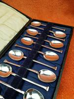 Sterling Silver Hallmarked Cased 12 Nail Head Tea Spoons 1924 Davies & Powers (3 of 12) Sterling Silver Hallmarked Cased 12 Nail Head Tea Spoons 1924 Davies & Powers (3 of 12)