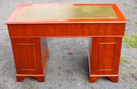 1960s Mahogany One Piece Desk with Green Leather (4 of 4) 1960s Mahogany One Piece Desk with Green Leather (4 of 4)