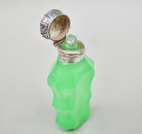 Stunning Silver Mounted Opaline Uranium Glass Scent Bottle by Robert Pringle - Birmingham 1912 (3 of 7) Stunning Silver Mounted Opaline Uranium Glass Scent Bottle by Robert Pringle - Birmingham 1912 (3 of 7)