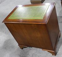 1960's Mahogany Knee Hole Desk with Green Leather Top (3 of 4) 1960's Mahogany Knee Hole Desk with Green Leather Top (3 of 4)