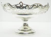 Antique Solid Silver Centre Piece / Fruit Bowl by Walker & Hall 521 grams c.1923 (6 of 6) Antique Solid Silver Centre Piece / Fruit Bowl by Walker & Hall 521 grams c.1923 (6 of 6)