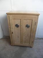 A Great Victorian 1 Door Antique/Old Pine Kitchen/Storage Cupboard to Wax/Paint (7 of 9) A Great Victorian 1 Door Antique/Old Pine Kitchen/Storage Cupboard to Wax/Paint (7 of 9)