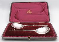 Heavy Pair of Victorian Silver Serving Spoons in Box (2 of 6) Heavy Pair of Victorian Silver Serving Spoons in Box (2 of 6)