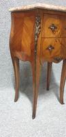 Excellent Pair of French Marquetry Bedside chests (4 of 6) Excellent Pair of French Marquetry Bedside chests (4 of 6)
