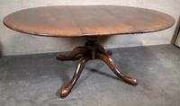 Large Reproduction Circular Oak Dining Table With Two Leaves / Seats 8 Persons (2 of 8) Large Reproduction Circular Oak Dining Table With Two Leaves / Seats 8 Persons (2 of 8)