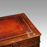 Victorian Mahogany Pedestal Desk (4 of 10) Victorian Mahogany Pedestal Desk (4 of 10)