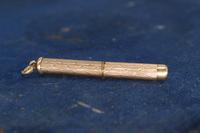 9ct gold propelling toothpick hallmarked V & J Birmingham 1973, 5cm in length, weighing 5.8g (5 of 5) 9ct gold propelling toothpick hallmarked V & J Birmingham 1973, 5cm in length, weighing 5.8g (5 of 5)