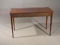 Elegant George III Period Serpentine Mahogany Serving Table (5 of 5) Elegant George III Period Serpentine Mahogany Serving Table (5 of 5)