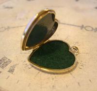 Vintage Pocket Watch Chain Photograph Fob 1940s 9ct Rolled Gold Puffy Heart Fob (8 of 10) Vintage Pocket Watch Chain Photograph Fob 1940s 9ct Rolled Gold Puffy Heart Fob (8 of 10)