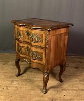 French Walnut Shaped Front Commode Chest (6 of 10) French Walnut Shaped Front Commode Chest (6 of 10)