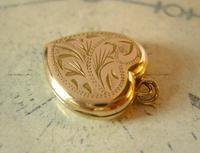 Vintage Pocket Watch Chain Photograph Fob 1940s 9ct Rolled Gold Puffy Heart Fob (9 of 10) Vintage Pocket Watch Chain Photograph Fob 1940s 9ct Rolled Gold Puffy Heart Fob (9 of 10)
