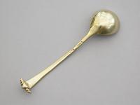 George III Silver Gilt Onslow Pattern Salt Spoon by Thomas Wallis, London c.1780 (6 of 9) George III Silver Gilt Onslow Pattern Salt Spoon by Thomas Wallis, London c.1780 (6 of 9)