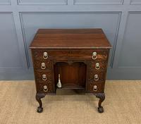 Chippendale Style Mahogany Knee-hole Desk Chippendale Style Mahogany Knee-hole Desk