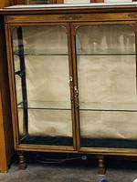 Shop Display Cabinet (21 of 21) Shop Display Cabinet (21 of 21)