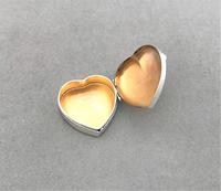 Victorian Silver Heart Shaped Pillbox (4 of 4) Victorian Silver Heart Shaped Pillbox (4 of 4)