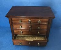 Victorian mahogany miniature chest of drawers (8 of 18) Victorian mahogany miniature chest of drawers (8 of 18)