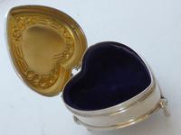 1909 Hallmarked Silver Love Heart Pill Earring Jewellery Box Arts & Crafts (3 of 10) 1909 Hallmarked Silver Love Heart Pill Earring Jewellery Box Arts & Crafts (3 of 10)