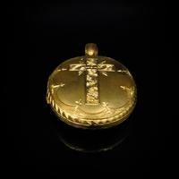 Antique Cross Double Sided Engraved Oval Rolled Gold Photo Locket Pendant (4 of 9) Antique Cross Double Sided Engraved Oval Rolled Gold Photo Locket Pendant (4 of 9)