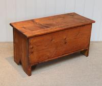 Small Proportioned Pine Coffer (6 of 10) Small Proportioned Pine Coffer (6 of 10)