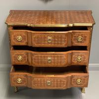 Small French kingwood parquetry chest of drawers (7 of 7) Small French kingwood parquetry chest of drawers (7 of 7)