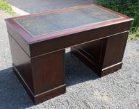 1960s Large Mahogany Pedestal Desk with Green Leather (4 of 6) 1960s Large Mahogany Pedestal Desk with Green Leather (4 of 6)