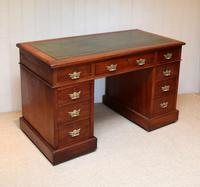 Late 19th Century Walnut Pedestal Desk c.1895 (6 of 10) Late 19th Century Walnut Pedestal Desk c.1895 (6 of 10)