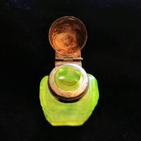 19th Century Citron Glass Scent Bottle with Silver Mount, After Charles May (4 of 6) 19th Century Citron Glass Scent Bottle with Silver Mount, After Charles May (4 of 6)