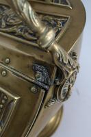 Victorian Brass Helmet Coal Scuttle (9 of 13) Victorian Brass Helmet Coal Scuttle (9 of 13)