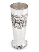 Pair of Antique Walker & Hall Silver Plated Flower Vases (4 of 4) Pair of Antique Walker & Hall Silver Plated Flower Vases (4 of 4)