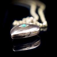 Antique Turquoise Heart 9ct 9K Gold Locket and Chain Necklace (9 of 10) Antique Turquoise Heart 9ct 9K Gold Locket and Chain Necklace (9 of 10)