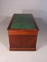 Good Late 19th Century Pedestal Desk with a Triple Inlaid Leather Top (5 of 7) Good Late 19th Century Pedestal Desk with a Triple Inlaid Leather Top (5 of 7)