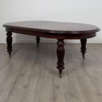 Antique 20th Century Victorian Style Dining Table In Mahogany