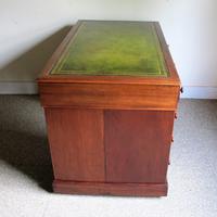 Mahogany Pedestal Desk (6 of 7) Mahogany Pedestal Desk (6 of 7)