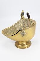 Victorian Brass Helmet Coal Scuttle (4 of 13) Victorian Brass Helmet Coal Scuttle (4 of 13)