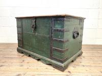 Large Distressed Painted Metal Bound Trunk (8 of 10) Large Distressed Painted Metal Bound Trunk (8 of 10)