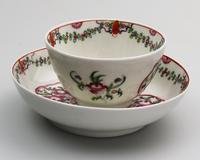 A Pair New Hall Porcelain Tea Bowls & Saucers C.18thc (5 of 8) A Pair New Hall Porcelain Tea Bowls & Saucers C.18thc (5 of 8)