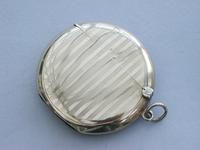 Edwardian 9 Carat Gold Circular Vesta Case (5 of 12) Edwardian 9 Carat Gold Circular Vesta Case (5 of 12)