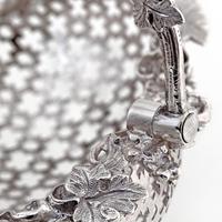 Decorative Cast Victorian Silver Plated Basket with a Pierced Ribbed Body (8 of 8) Decorative Cast Victorian Silver Plated Basket with a Pierced Ribbed Body (8 of 8)