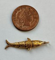 Vintage 18ct Gold Articulated Fish Amulet Pendant (10 of 10) Vintage 18ct Gold Articulated Fish Amulet Pendant (10 of 10)