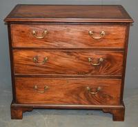 Mahogany chest of drawers (4 of 5) Mahogany chest of drawers (4 of 5)