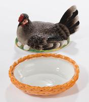 Late 19th Century Well Coloured Oval Hen Basket (4 of 4) Late 19th Century Well Coloured Oval Hen Basket (4 of 4)