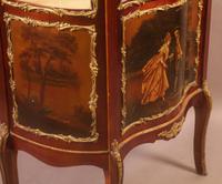 Good Quality French Serpentine Front Display Cabinet (6 of 11) Good Quality French Serpentine Front Display Cabinet (6 of 11)