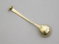 George III Silver Gilt Onslow Pattern Salt Spoon by Thomas Wallis, London c.1780 (7 of 9) George III Silver Gilt Onslow Pattern Salt Spoon by Thomas Wallis, London c.1780 (7 of 9)