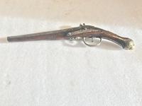 Flintlock pistol 1760’s Continental (20 of 32) Flintlock pistol 1760’s Continental (20 of 32)