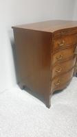 Outstanding Mahogany Serpentine Chest of Drawers of Small Proportions (5 of 8) Outstanding Mahogany Serpentine Chest of Drawers of Small Proportions (5 of 8)