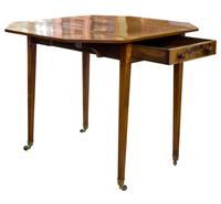 A George III Mahogany Satinwood Table (6 of 8) A George III Mahogany Satinwood Table (6 of 8)