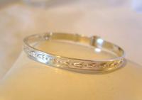 Vintage Sterling Silver Childs Christening Bangle 1977 Expanding Buckle Bracelet Nos (4 of 7) Vintage Sterling Silver Childs Christening Bangle 1977 Expanding Buckle Bracelet Nos (4 of 7)