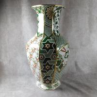 Mason's Ironstone "Applique" Pattern Hexagonal Vase (3 of 5) Mason's Ironstone "Applique" Pattern Hexagonal Vase (3 of 5)