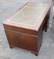 1960s Mahogany Pedestal Desk with Green Leather Inset (4 of 4) 1960s Mahogany Pedestal Desk with Green Leather Inset (4 of 4)