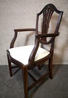 Set of Eight '6+2' Mahogany Dining Chairs in the Hepplewhite Style (7 of 15) Set of Eight '6+2' Mahogany Dining Chairs in the Hepplewhite Style (7 of 15)